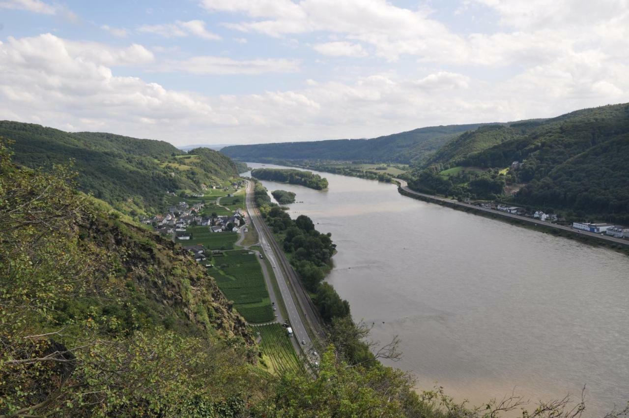 T&T Ferienwohnung Rheinbrohl Bagian luar foto